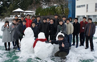 雪だるまと記念撮影